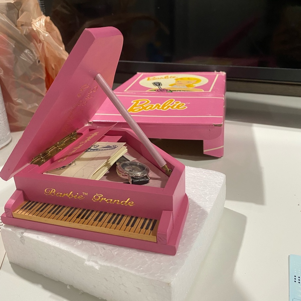 Vintage Barbie Grande piano & Fossil watch with certificate collectors item 1995